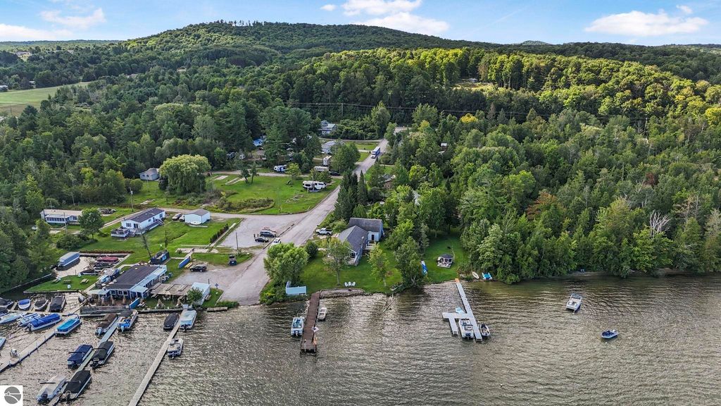 Image 5 of property listing at 9850 S Perrins Landing Drive, Traverse City, MI 49684