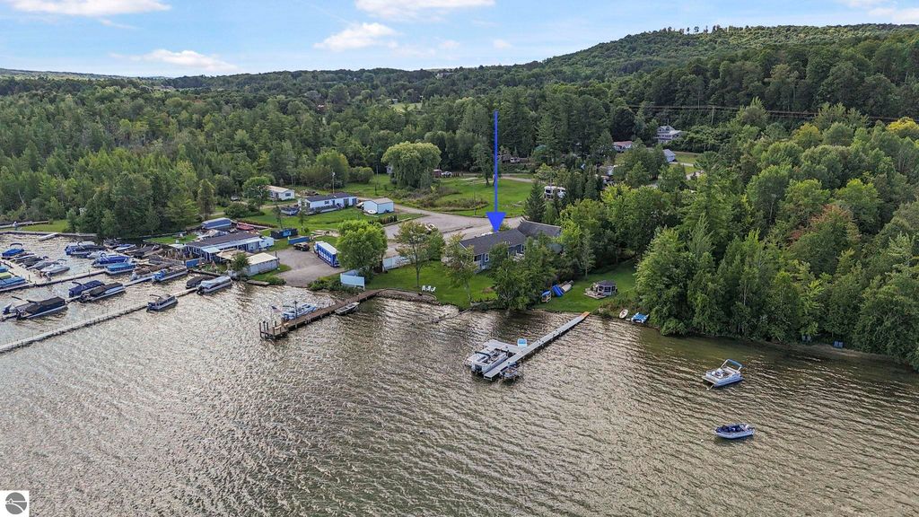 Image 7 of property listing at 9850 S Perrins Landing Drive, Traverse City, MI 49684