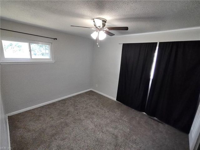 344 Lavender LN, Virginia Beach, VA 23462