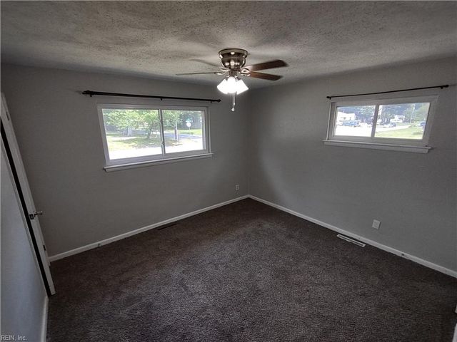 344 Lavender LN, Virginia Beach, VA 23462