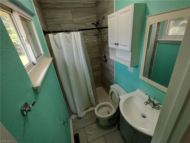 344 Lavender LN, Virginia Beach, VA 23462