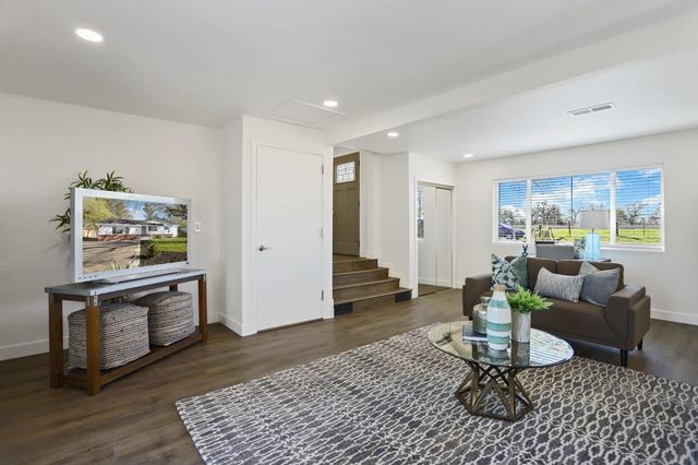 241 Ascot Ave, Rio Linda, CA 95673
