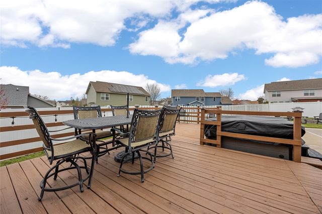 311 Rockhurst Dr SW, Cedar Rapids, IA 52404