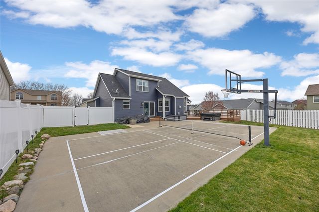 311 Rockhurst Dr SW, Cedar Rapids, IA 52404