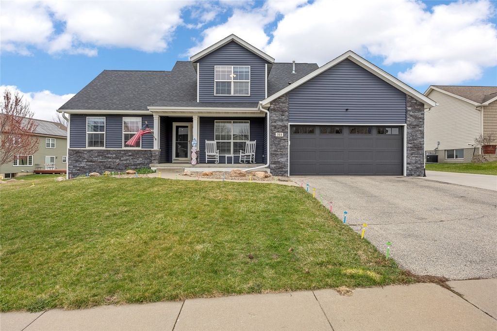 311 Rockhurst Dr SW, Cedar Rapids, IA 52404