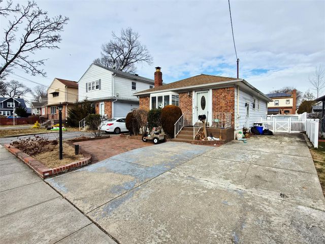 225 E Mineola Avenue, Valley Stream, NY 11580
