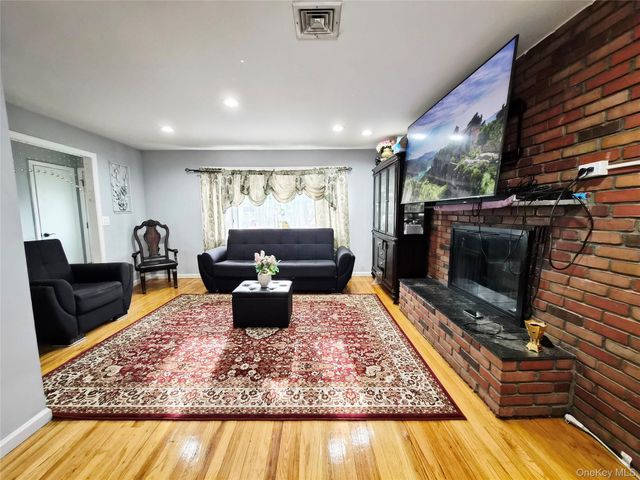 225 E Mineola Avenue, Valley Stream, NY 11580