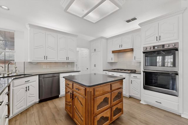 1405 Briar Drive, Bedford, TX 76022