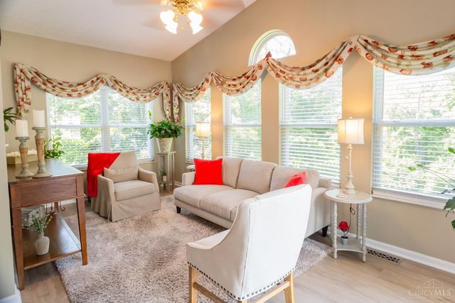 2956 Parkwalk Dr, Green Twp, OH 45239