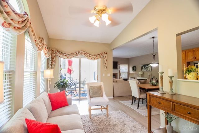 2956 Parkwalk Dr, Green Twp, OH 45239