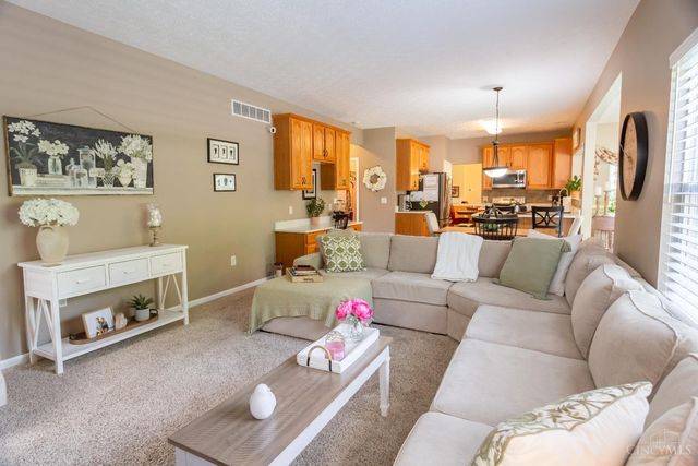 2956 Parkwalk Dr, Green Twp, OH 45239