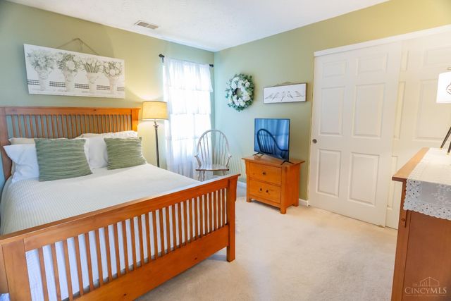 2956 Parkwalk Dr, Green Twp, OH 45239