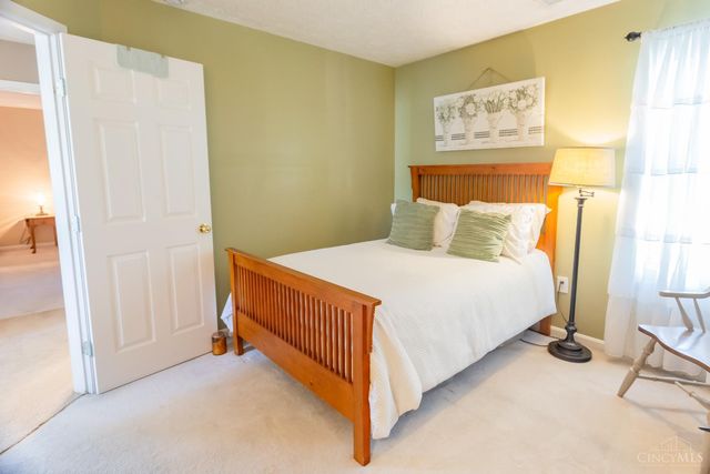 2956 Parkwalk Dr, Green Twp, OH 45239