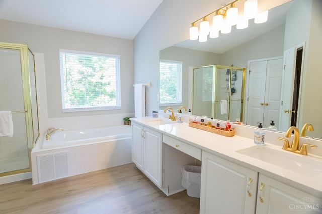 2956 Parkwalk Dr, Green Twp, OH 45239