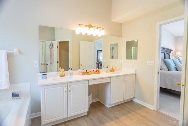 2956 Parkwalk Dr, Green Twp, OH 45239