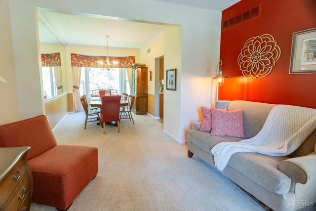 2956 Parkwalk Dr, Green Twp, OH 45239