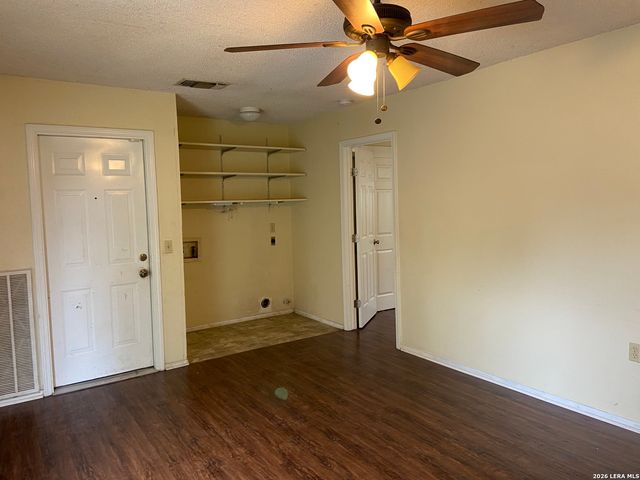 5807 OAK RUN ST, San Antonio, TX 78247