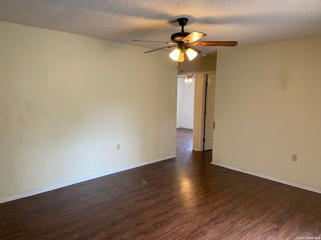 5807 OAK RUN ST, San Antonio, TX 78247