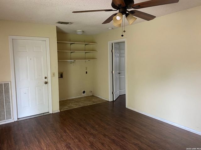 5807 OAK RUN ST, San Antonio, TX 78247