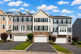 31 Hawthorne Dr, Chartiers, PA 15301