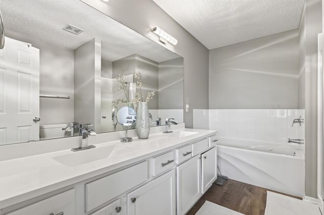 201 Alberta Lane, Little Canada, MN 55117