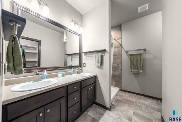 6341 S Badlands Ct Court, Sioux Falls, SD 57108