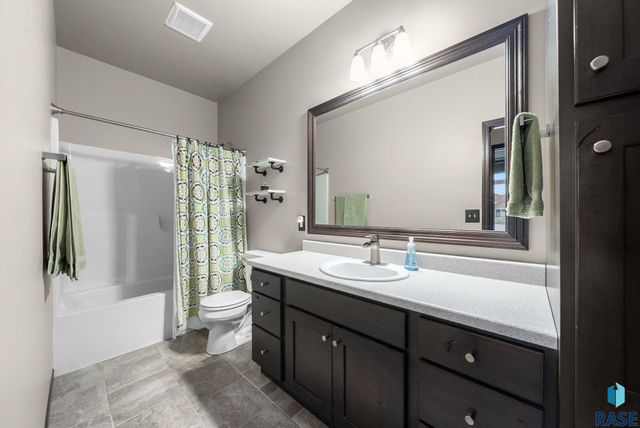 6341 S Badlands Ct Court, Sioux Falls, SD 57108