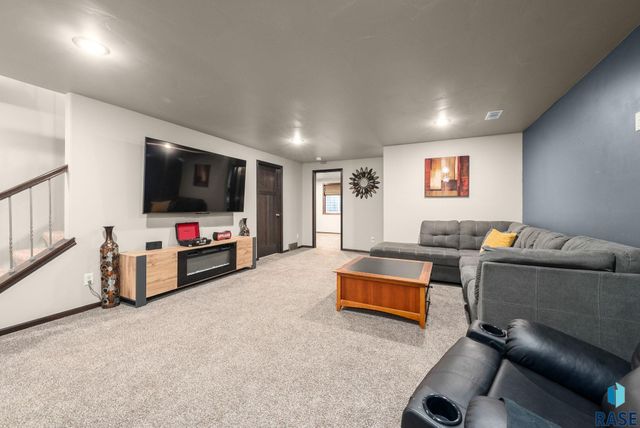 6341 S Badlands Ct Court, Sioux Falls, SD 57108