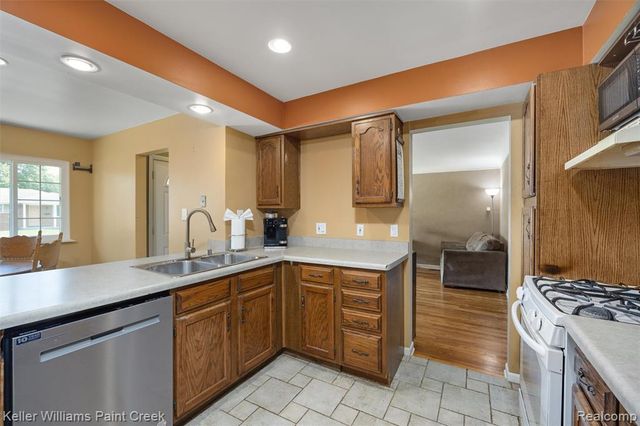 5153 Busch Avenue, Warren, MI 48091