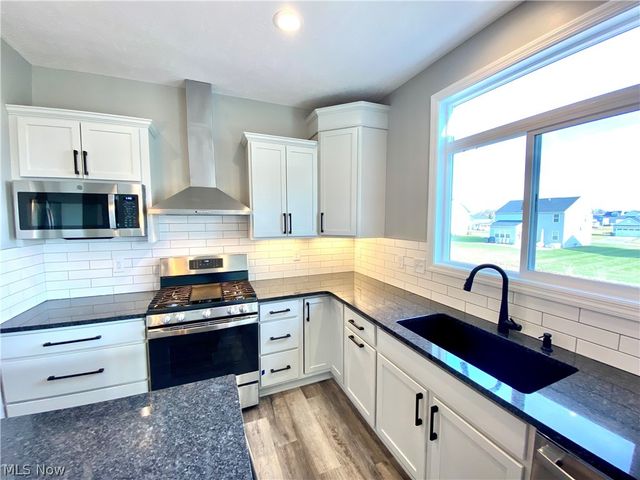 3450 Wicker Street NE, Uniontown, OH 44721