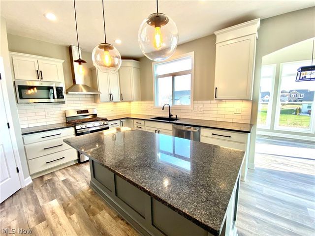 3450 Wicker Street NE, Uniontown, OH 44721