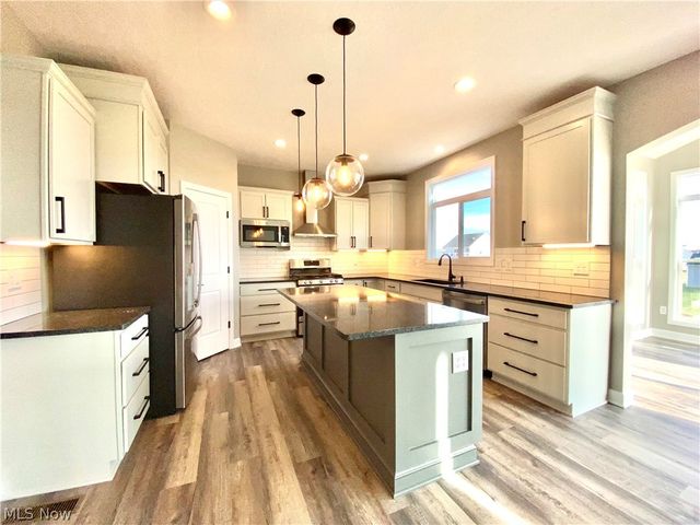 3450 Wicker Street NE, Uniontown, OH 44721