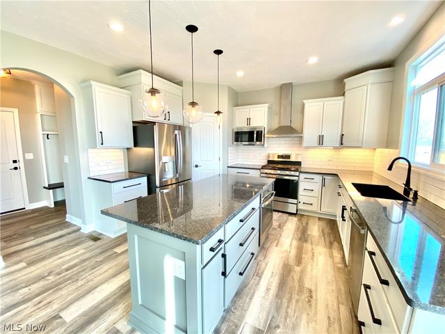 3450 Wicker Street NE, Uniontown, OH 44721