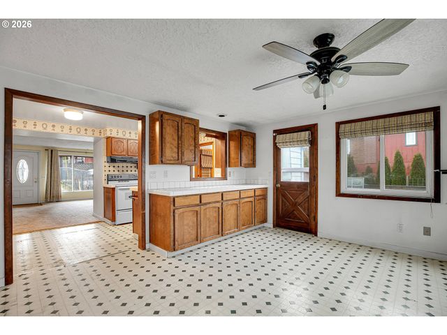 1909 Ne 49TH St, Vancouver, WA 98663