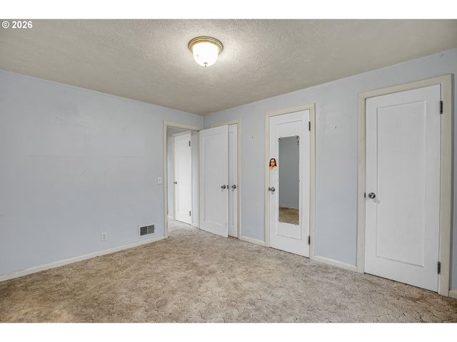 1909 Ne 49TH St, Vancouver, WA 98663