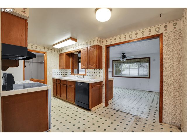 1909 Ne 49TH St, Vancouver, WA 98663