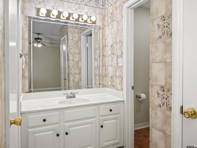 5401 Hollytree Dr, Unit 602, Tyler, TX 75703