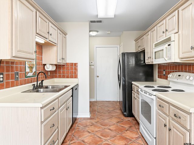 5401 Hollytree Dr, Unit 602, Tyler, TX 75703