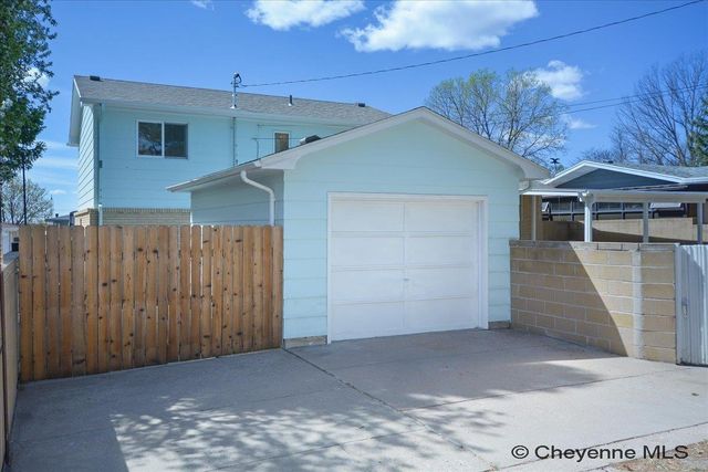 3240 FIR DR, Cheyenne, WY 82001