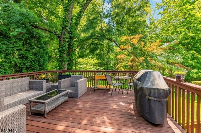 5 Drexel Ct, Parsippany-troy Hills Twp., NJ 07005
