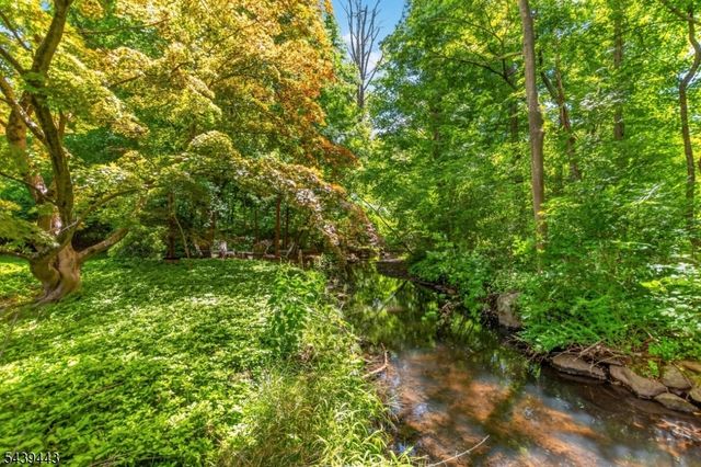 5 Drexel Ct, Parsippany-troy Hills Twp., NJ 07005