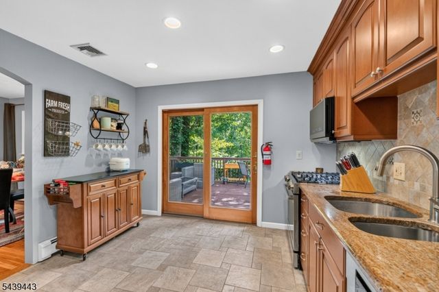 5 Drexel Ct, Parsippany-troy Hills Twp., NJ 07005