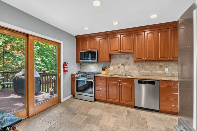 5 Drexel Ct, Parsippany-troy Hills Twp., NJ 07005