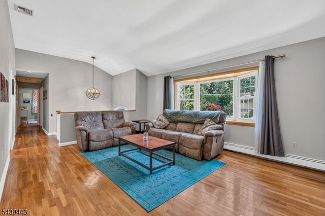 5 Drexel Ct, Parsippany-troy Hills Twp., NJ 07005