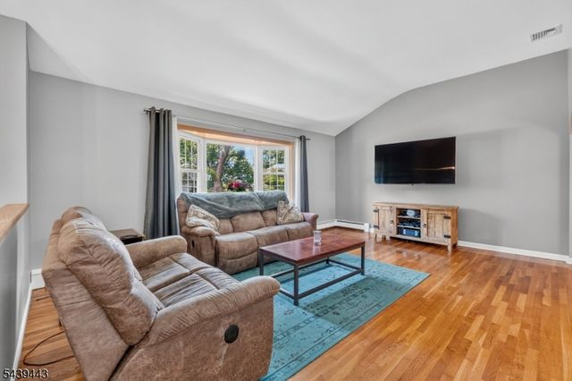5 Drexel Ct, Parsippany-troy Hills Twp., NJ 07005