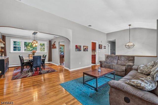 5 Drexel Ct, Parsippany-troy Hills Twp., NJ 07005