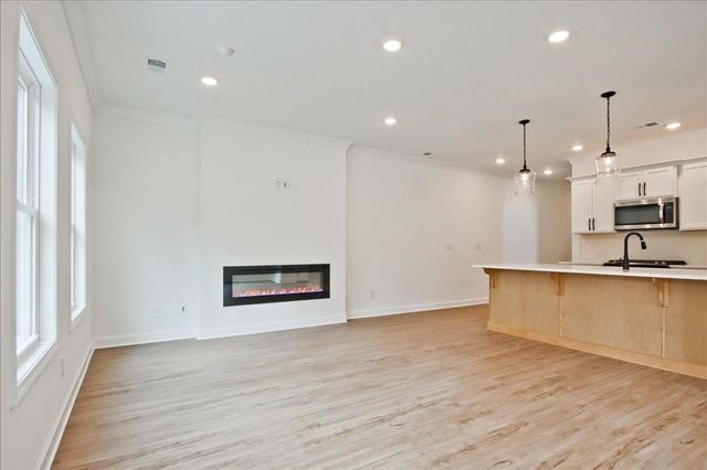 542 Feldspar Way, Lawrenceville, GA 30043