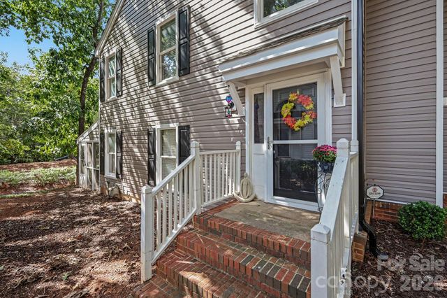 8609 Fox Chase Lane, Charlotte, NC 28269