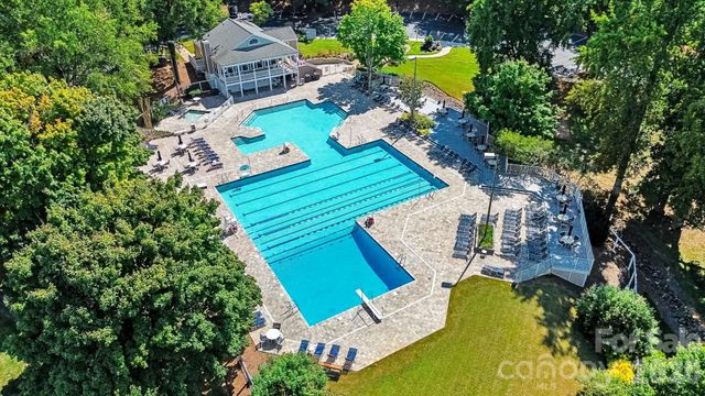 8609 Fox Chase Lane, Charlotte, NC 28269