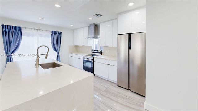 1886 NW 68th St, Miami, FL 33147